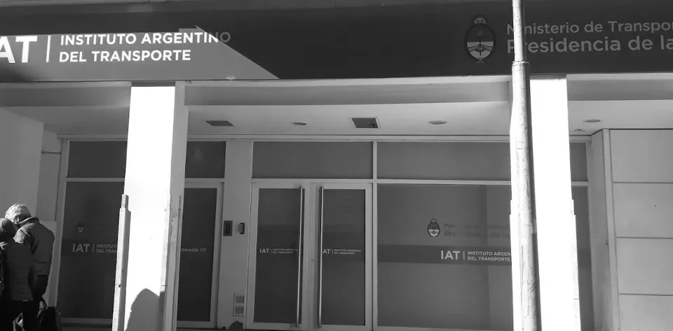 Milei disuelve el Instituto Argentino del Transporte
