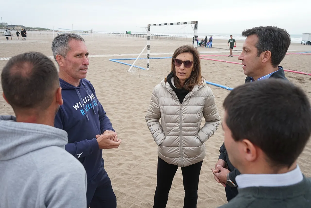 El Intendente presenció los Juegos Deportivos de Playa que convocaron a 1000 alumnos