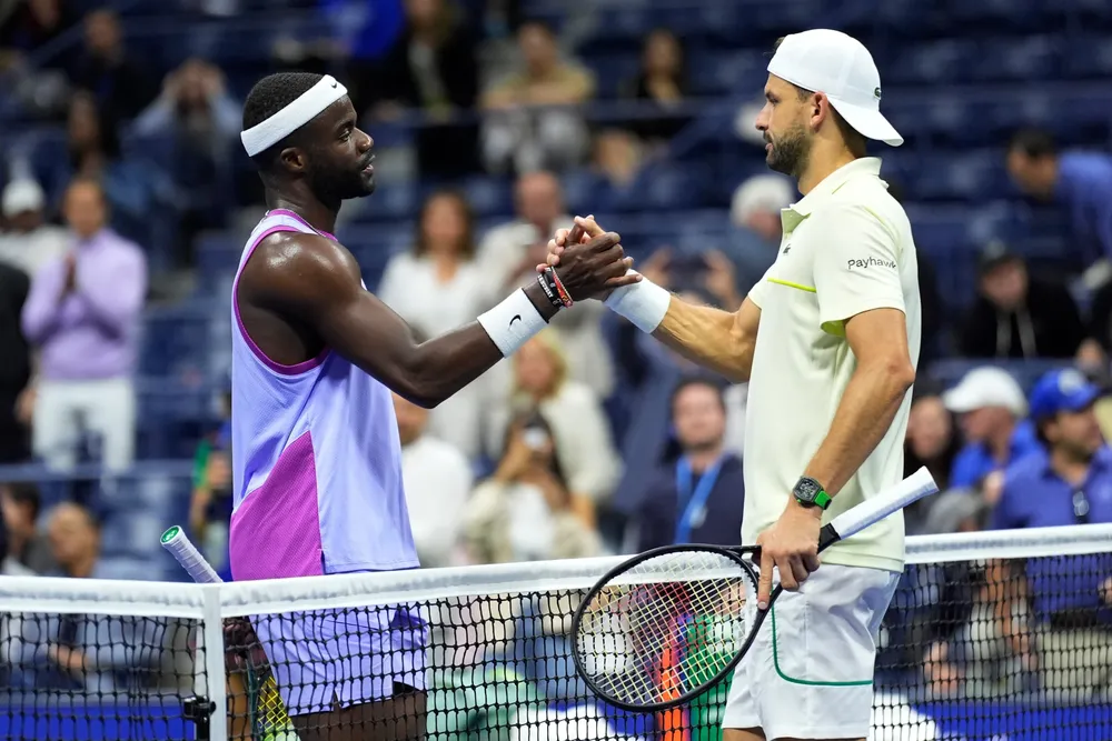 Tiafoe avanza a semifinales del US Open tras retirada de Dimitrov