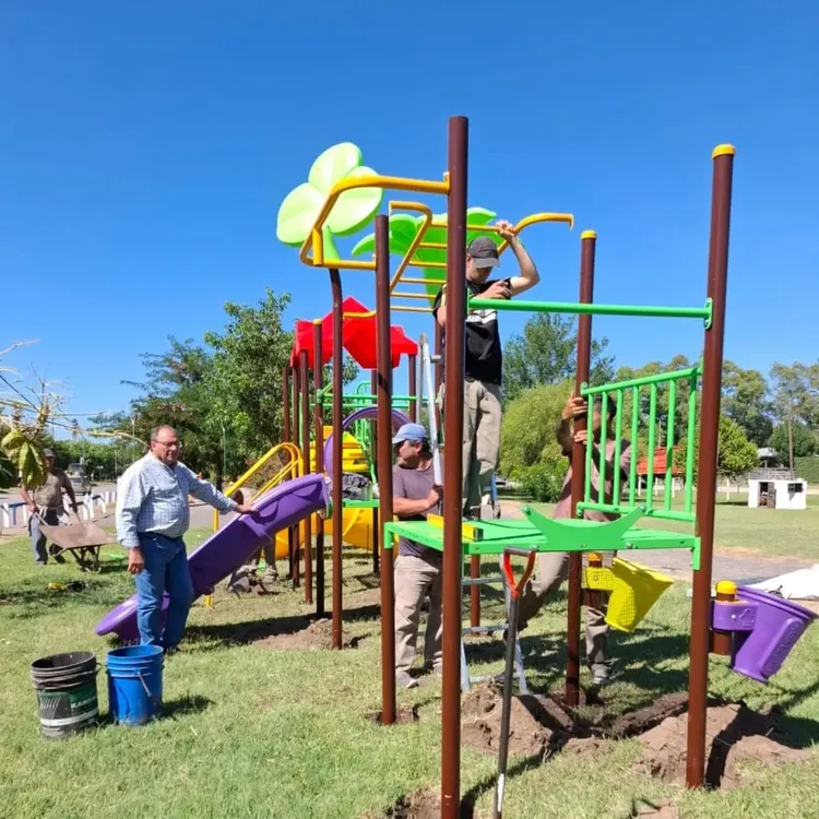 Se instalaron nuevos juegos en el Parque Botánico Raúl Alfonsín.