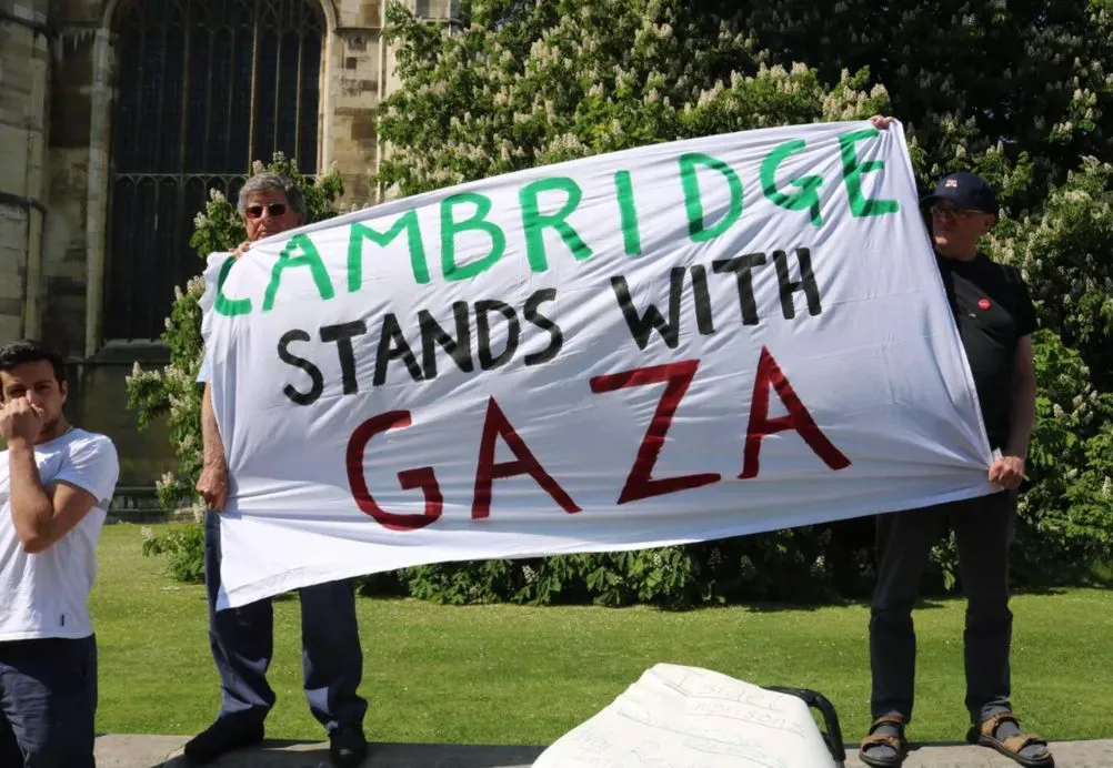 Una protesta en la prestigiosa Universidad de Cambridge