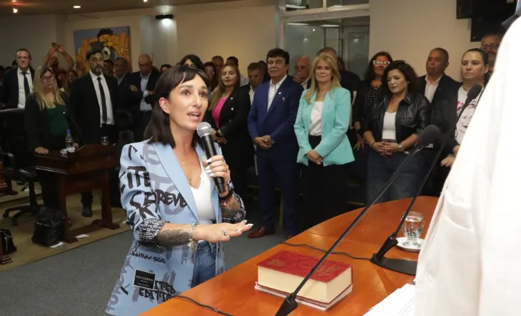 Leila Gianni jura como concejal de La Matanza