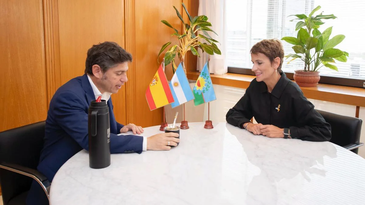 Kicillof refuerza sus lazos con el socialismo español en medio de la disputa entre Milei y Sánchez.