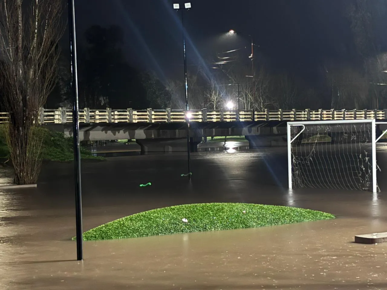 Desborde del río Luján en Mercedes