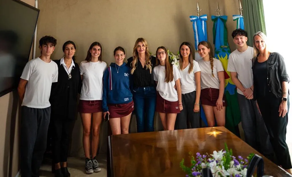 Fassi con alumnos de 6to. año del Colegio IMEI