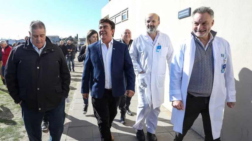 El intendente Fernando Espinoza recorrió el hospital