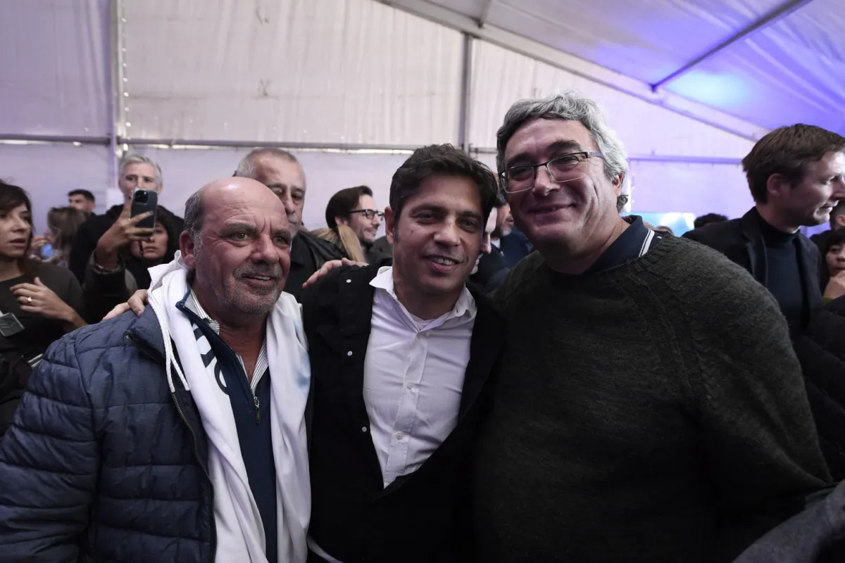 Ricardo Moccero junto a Axel Kicillof y Javier Rodríguez en el plenario de MDF