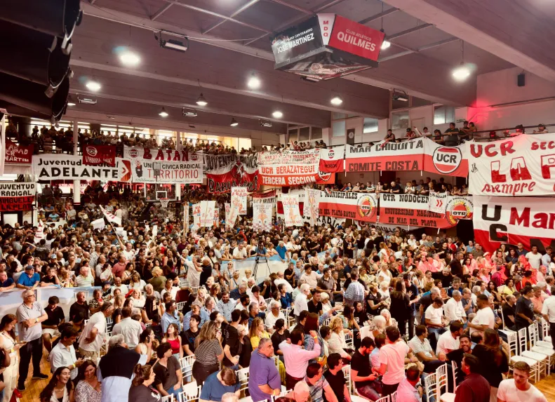 En un acto masivo, Abad llamó a construir “una coalición con los sectores más dinámicos y transformadores”