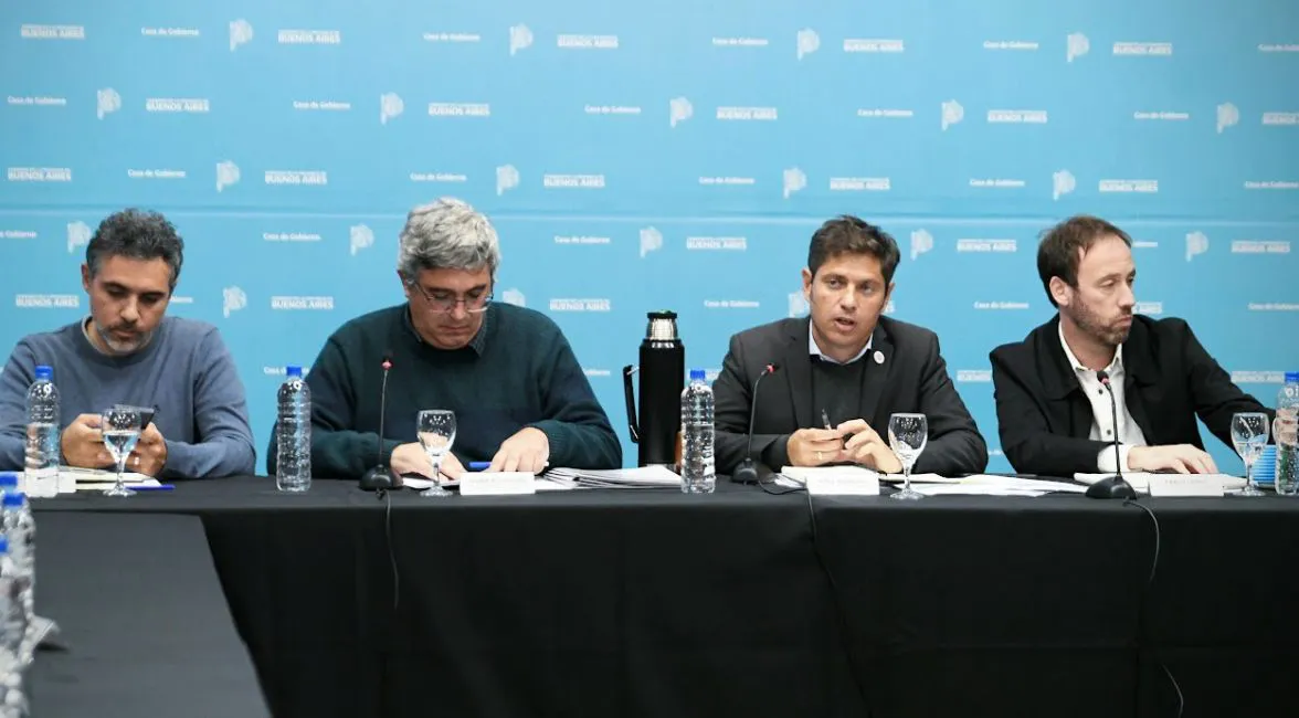 Kicillof y sus funcionarios durante el cónclave