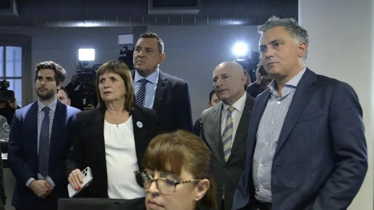 Bullrich, Bondarenko y Pareja tras el escándalo por complot policial Bullrich, Bondarenko y Pareja tras el escándalo por complot policial