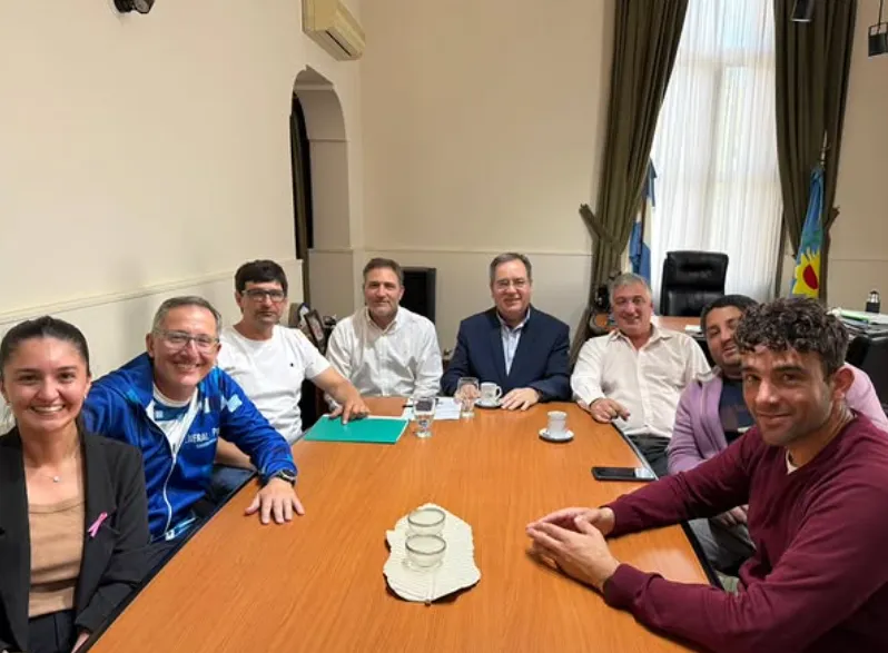 Reunión con los representantes de Club Deportivo y Club Pintense.