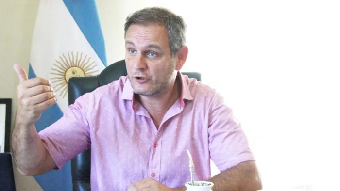 Aseguran que Santoro “prioriza lo insustancial y el maquillaje”