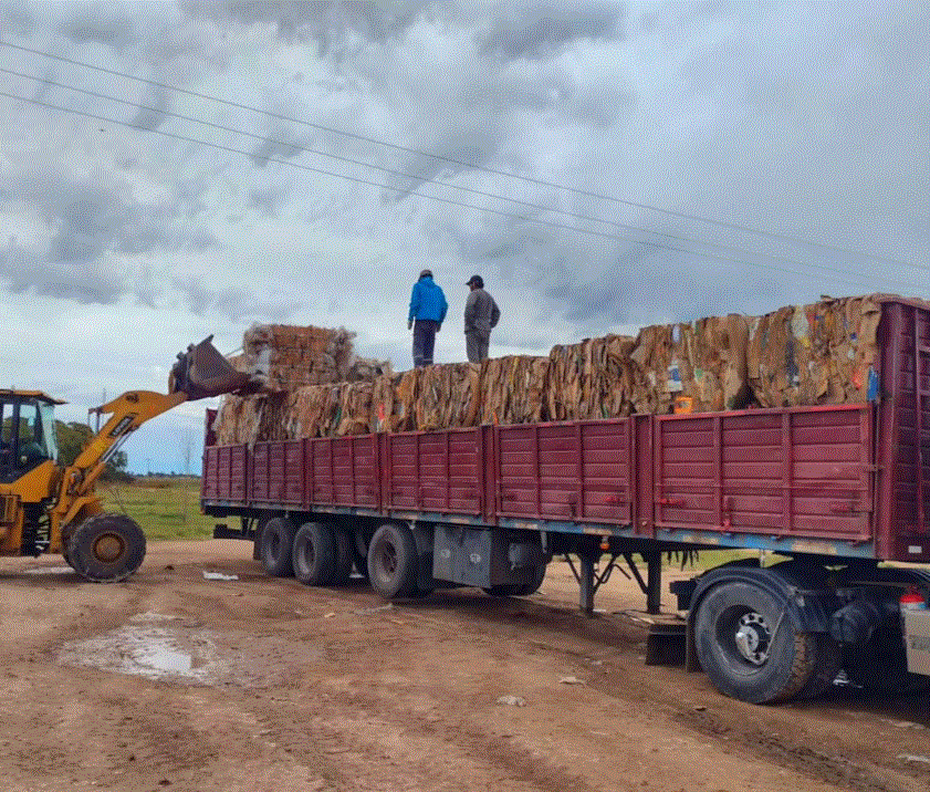 Fueron cargadas 20 de toneladas de material reciclado
