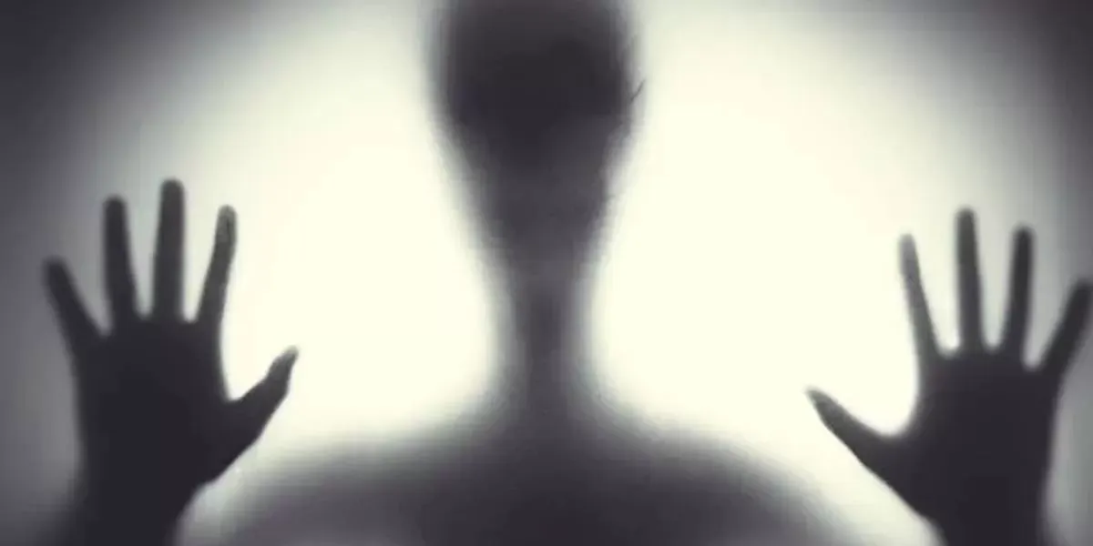 Estremecedora experiencia paranormal de una mujer en el trabajo: ¡No te pierdas las imágenes!