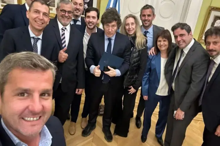 Radicales expulsados Campero, Picat y Arjol fuera de la UCR tras apoyar vetos presidenciales