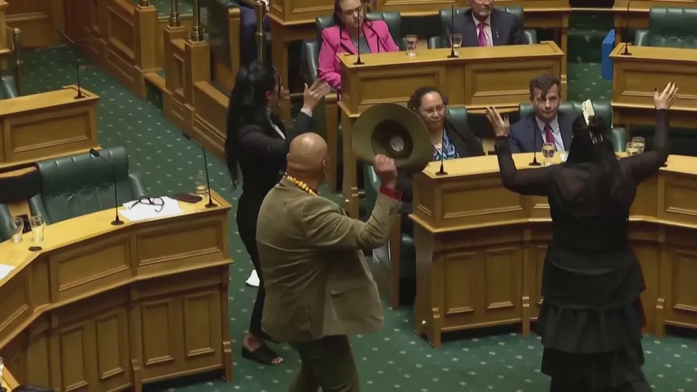 Haka en el Congreso: la respuesta maorí a una reforma polémica
