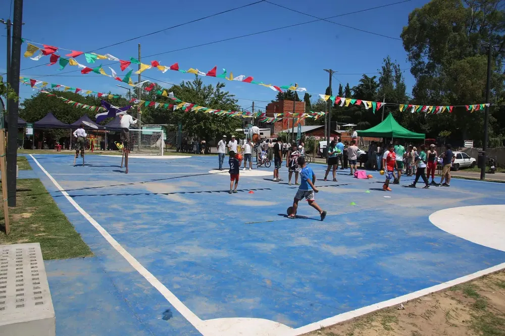 Junto a vecinos, se inauguró un Playón Deportivo en Beccar (1)