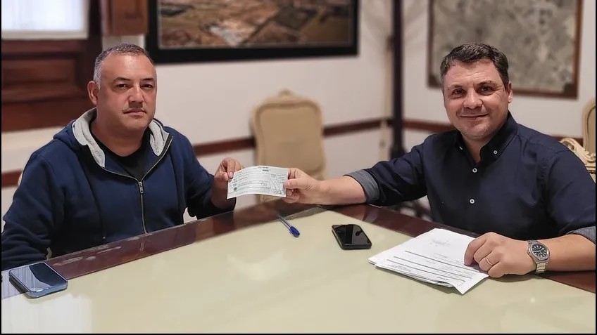 Gesualdi hizo entrega de anticipo para construir 34 casas