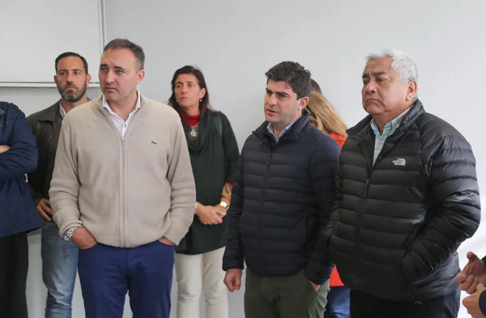 El intendente Salazar recorrió escuelas junto a funcionarios bonaerenses