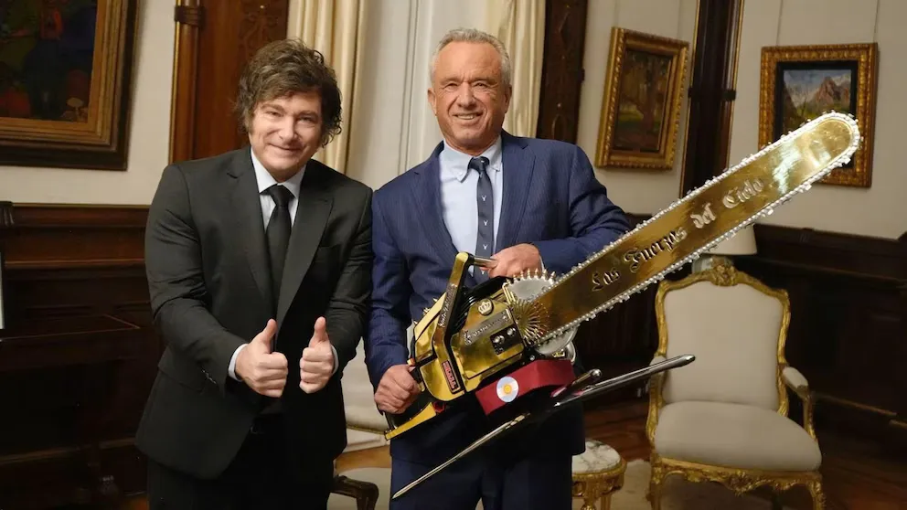 Milei Motosierra Salud