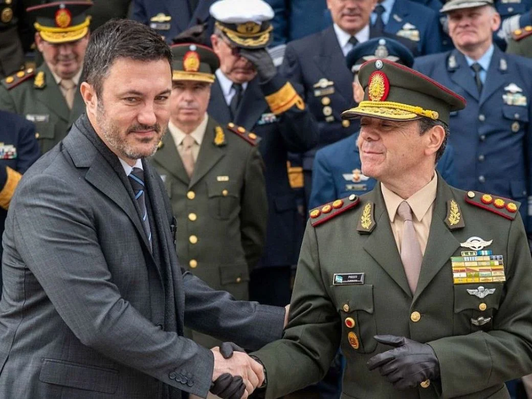 Tras la renuncia de Petri, Carlos Presti asumió como ministro de defensa