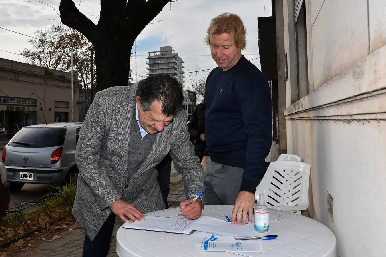 La OMIC de Bragado junta firmas en defensa de la Zona Fría.