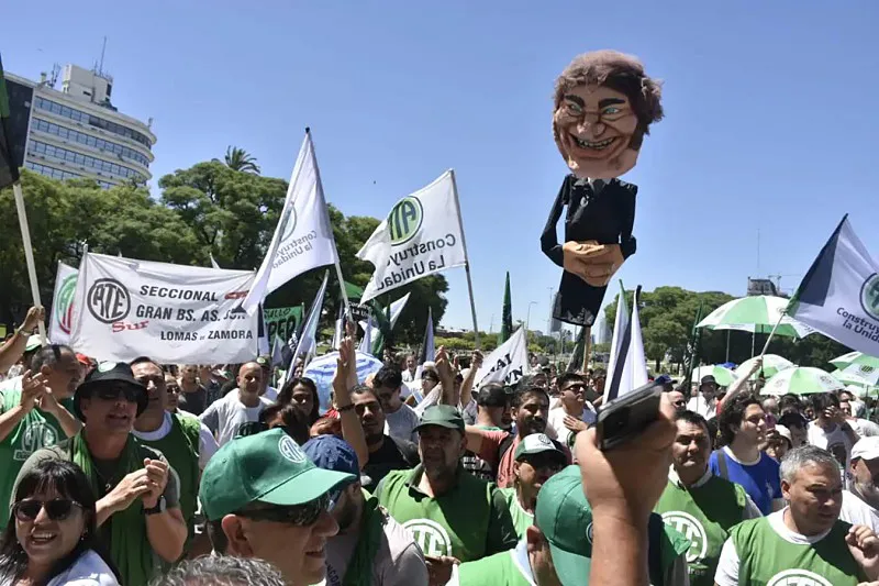 Despidos masivos el saldo del ajuste estatal de Milei