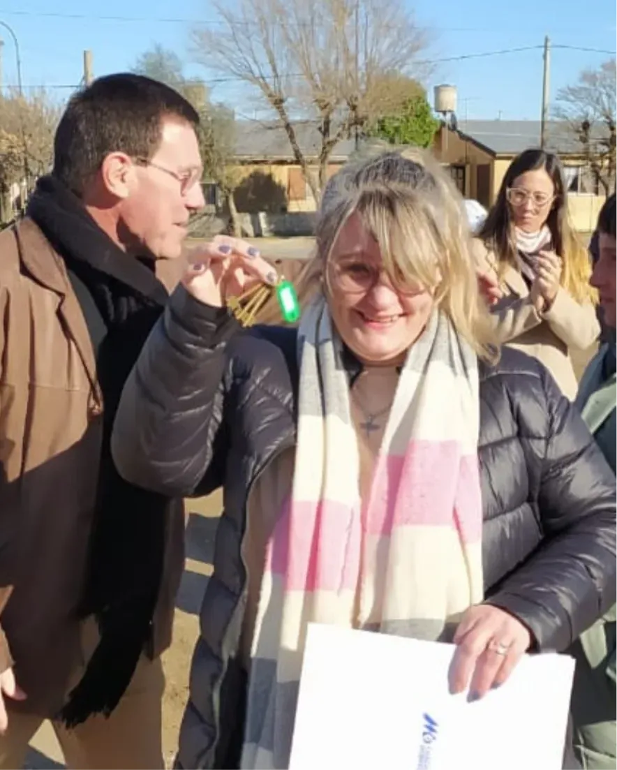 Chalde entregó viviendas