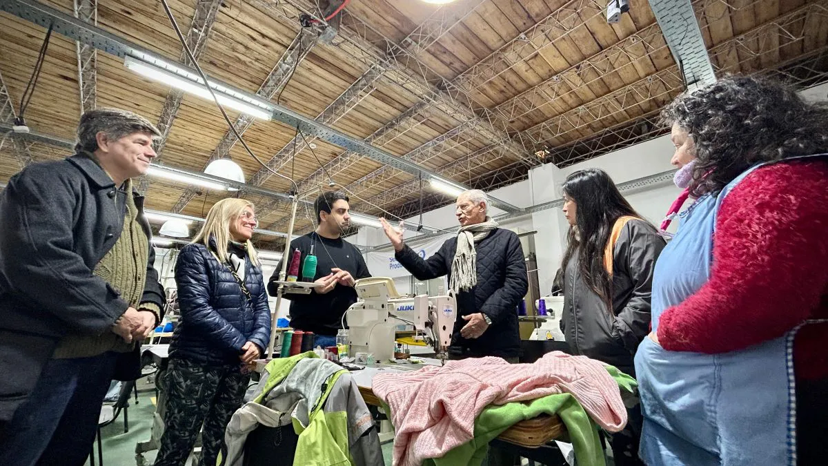 El Intendente Juan de Jesús visitó el Polo Textil y dialogó con estudiantes 2