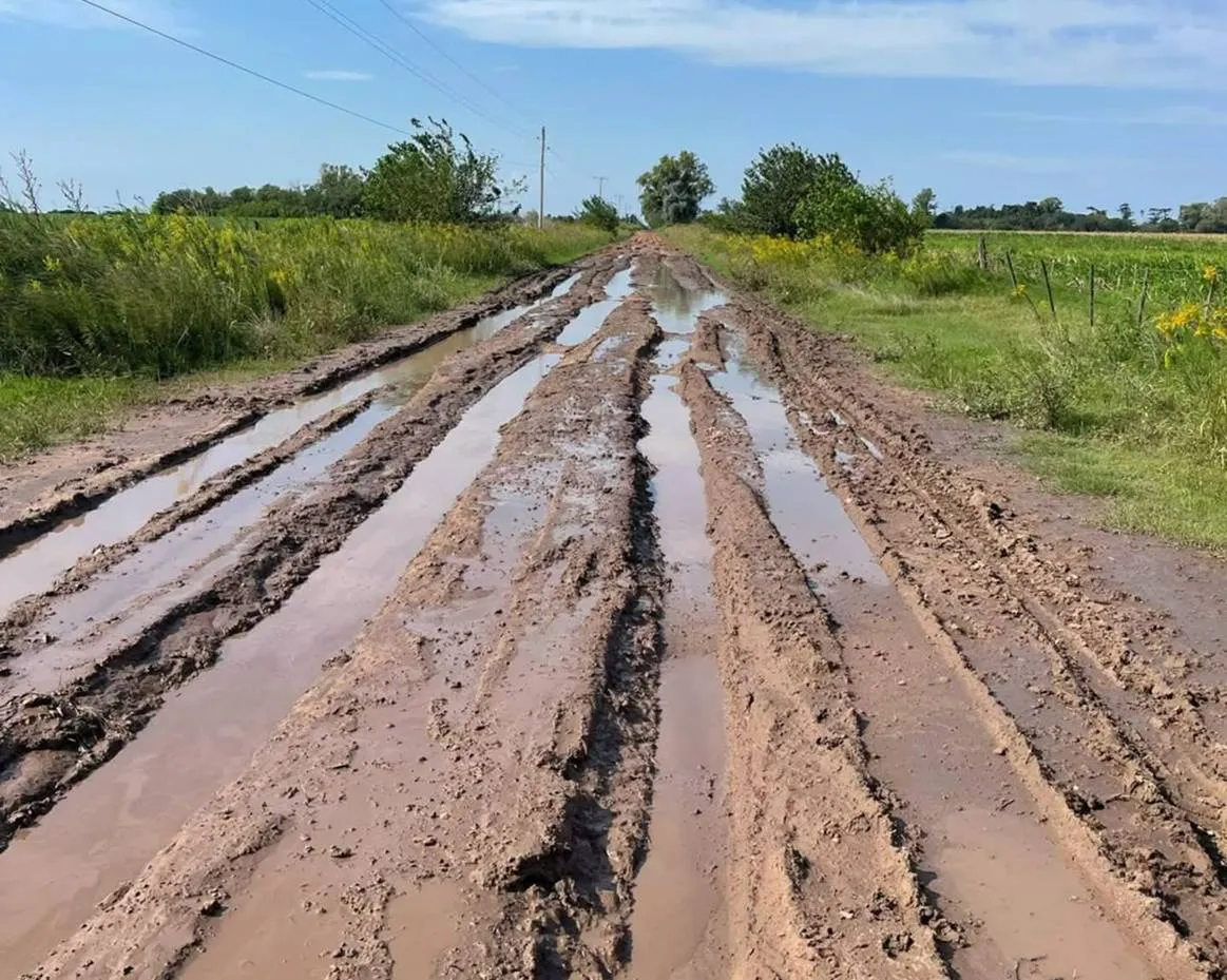 Caminos rurales intransitables en Giles