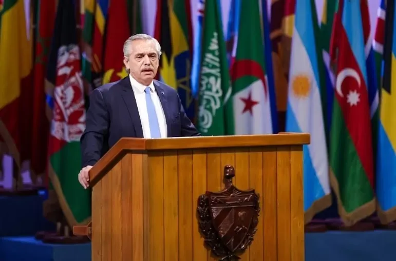 Fernandez insto a incrementar el comercio con Cuba al reunirse con Diaz-Canel en La Habana