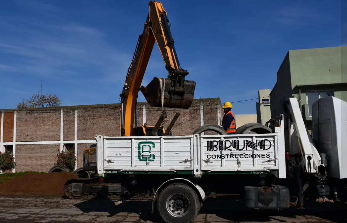 Salomón recorrió trabajos de pavimento y limpieza en Saladillo 3