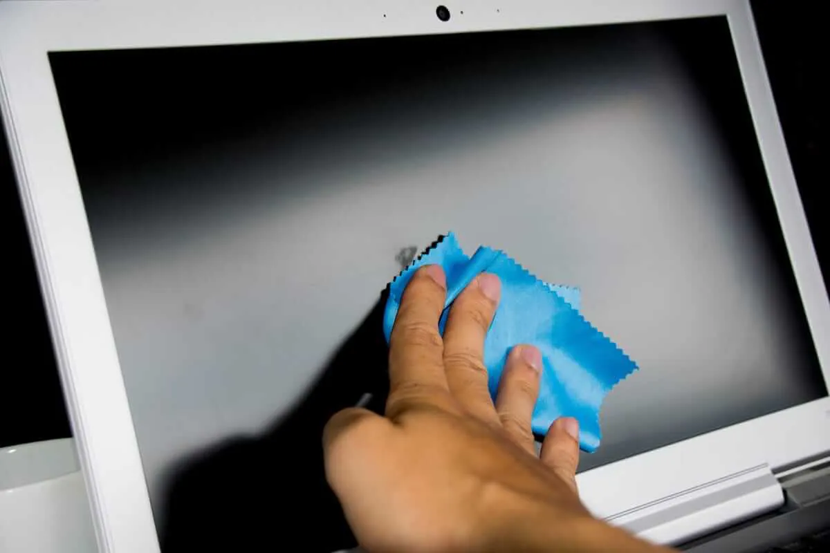 Pandemia de COVID-19: ¿Cómo limpiar las notebooks y teléfonos celulares?