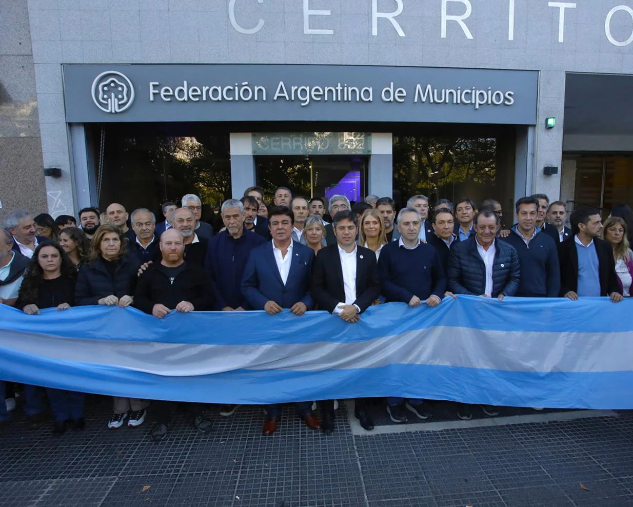 Kicillof junto a intendentes de la FAM