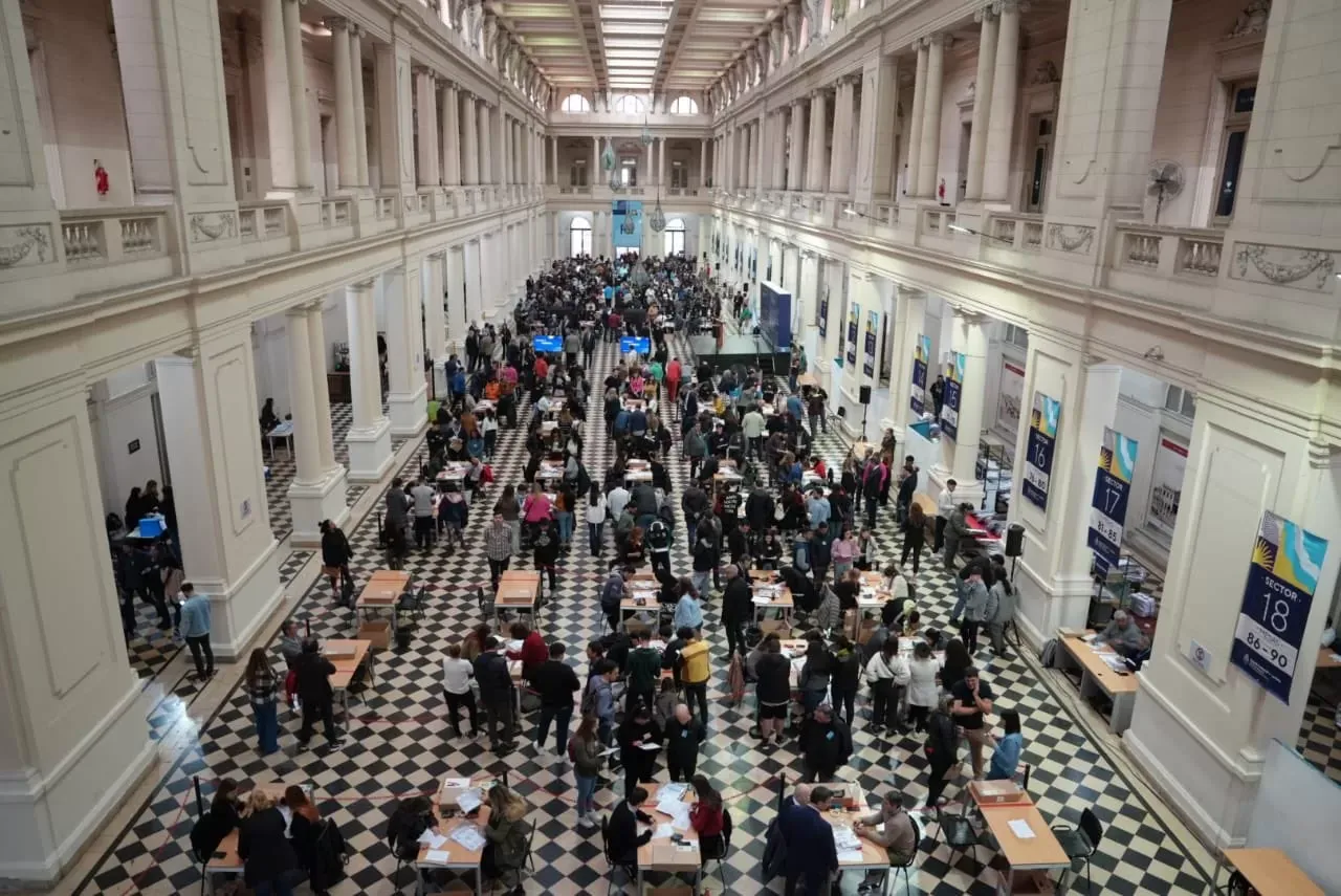 Escrutinio en el Pasaje Dardo Rocha de La Plata