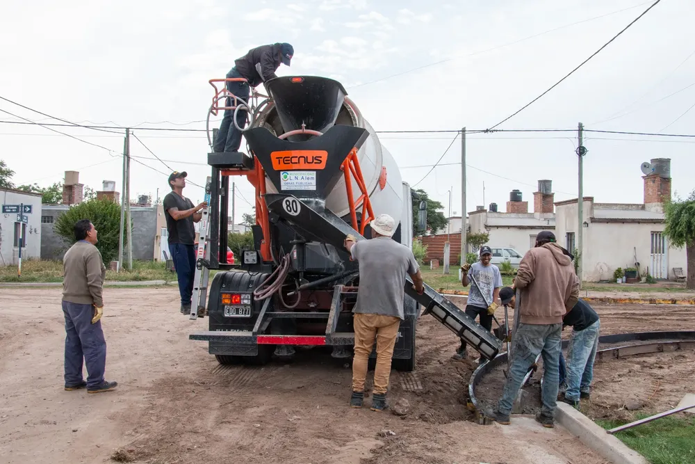 Obras de cordón cuneta en Vedía.