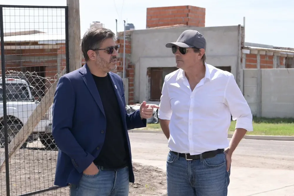 El ministro Bianco visitó Casares y recorrió obras junto a Stadnik