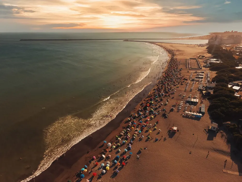 Buen clima y alto porcentaje de turistas impulsan la temporada en Necochea