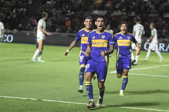 Boca se mide ante Alianza Lima.