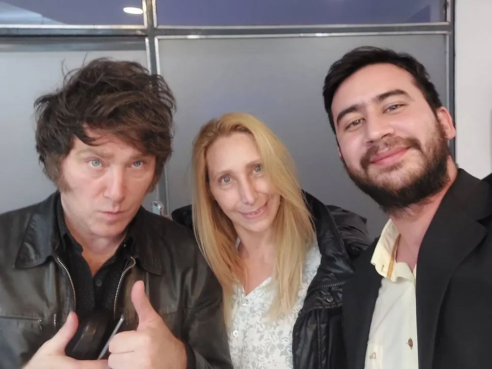 Sotelo junto a Javier y Karina Milei