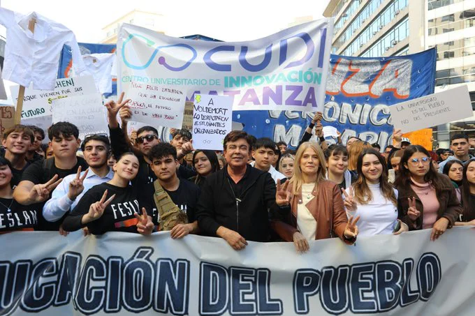 Espinoza y Magario en la marcha
