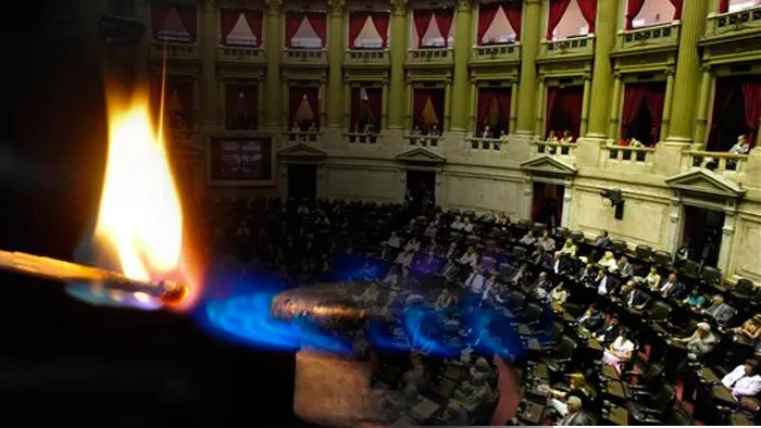 Gas: La oposición busca congelar el cargo extra por la suba del dólar