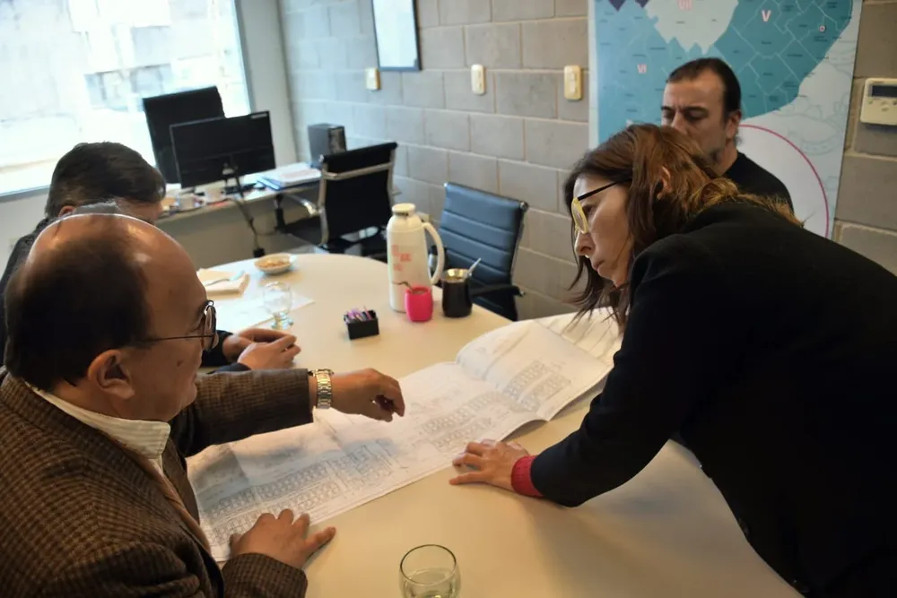 Salomón junto a Batakis.