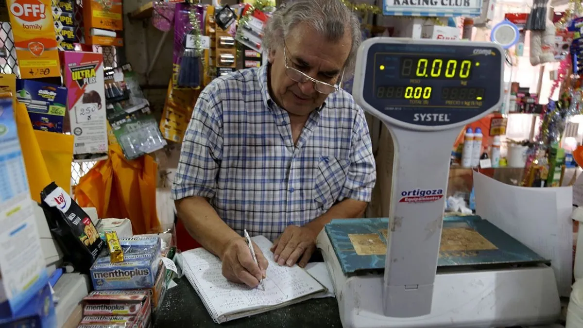 Venta minorista en almacenes y comercios de barrio.
