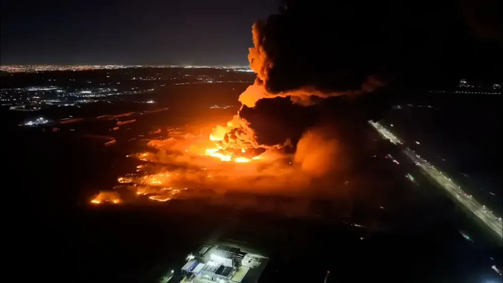 Ezeiza bajo alarma por explosión y nube tóxica