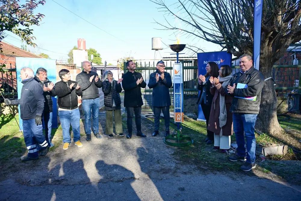 Sujarchuk inauguró en Garín una obra de gas paralizada por el gobierno nacional