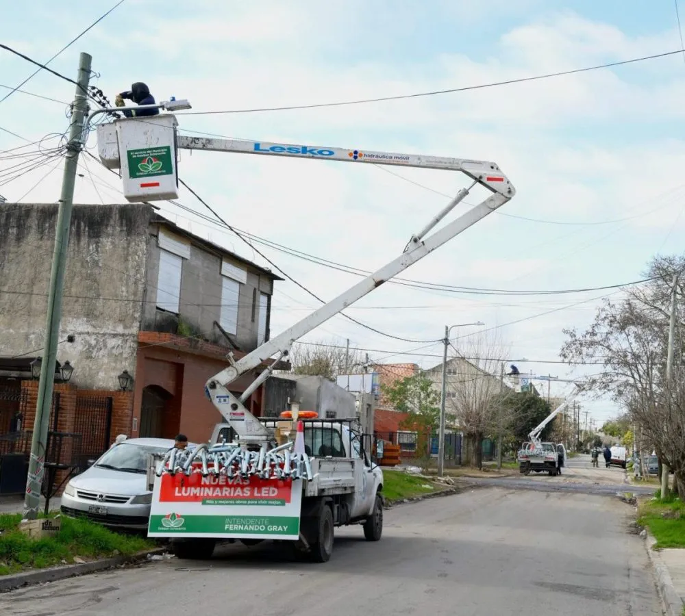 El Jagüel continúa la colocación y renovación de luminarias led en calles y avenidas