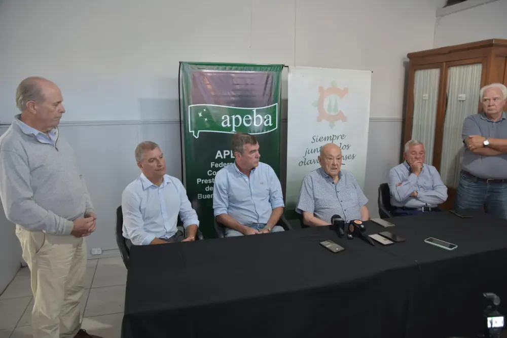 Representantes de cooperativas eléctricas en conferencia de prensa
