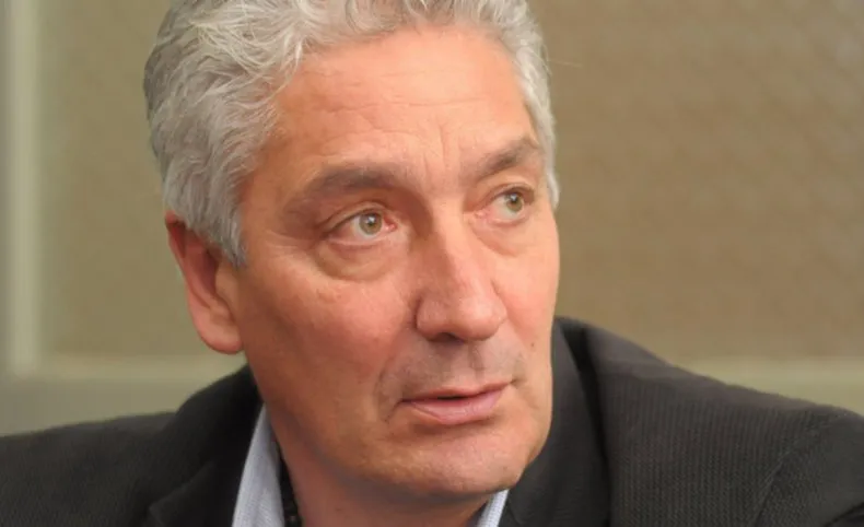 Polémica: ¿Funcionario de Zara le esquiva a dar respuesta al HCD?