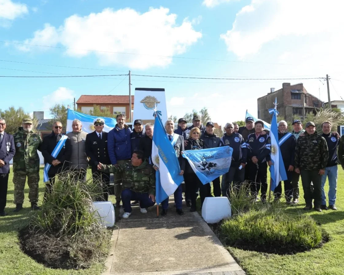Ianantuony encabezó homenaje al ARA Belgrano y sumó equipamiento para espacios públicos 2